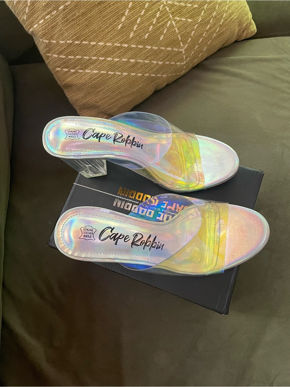 NEW IN BOX Cape Robbin Clear Iridescent Block Heel Sandals Size 7 - Picture 3 of 5